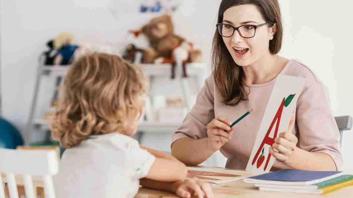 Teacher supporting multilingual readers in literacy lesson
